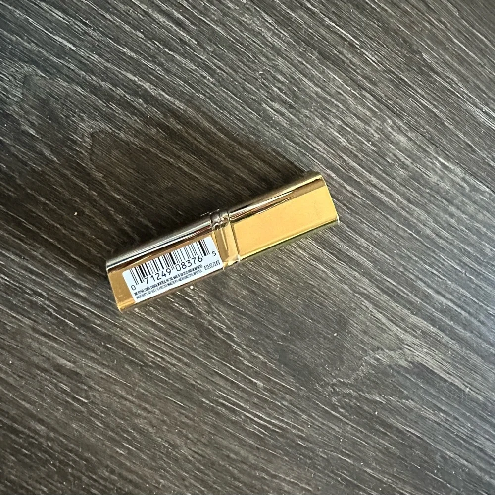 L'Oreal colour riche lipstick 300 le rouge paris